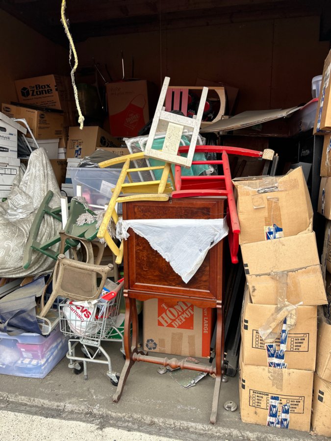 10 x 10 storage unit in Orange, CA