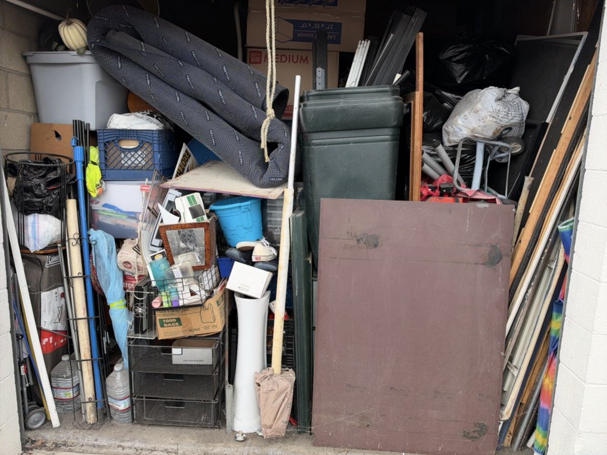 10 x 10 storage unit in Orange, CA