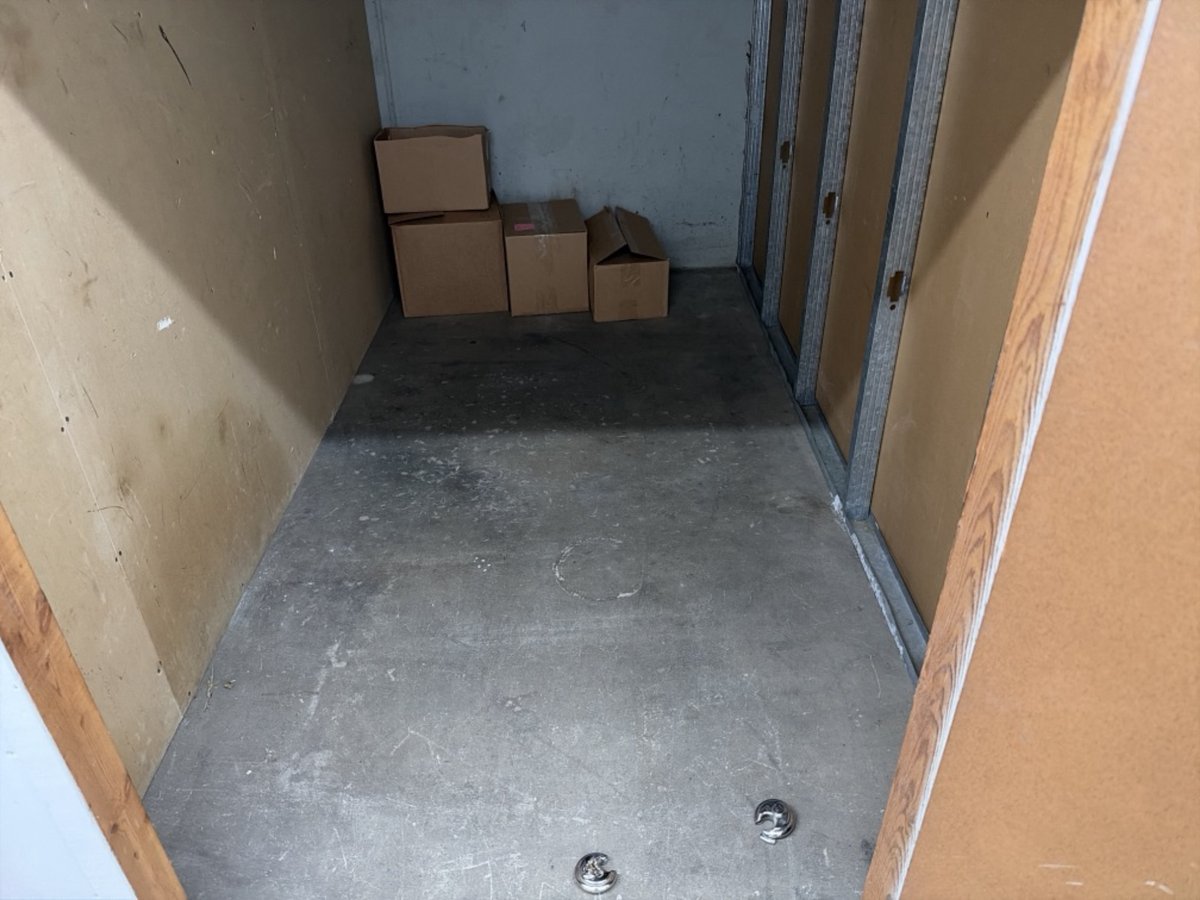 5 x 10 storage unit in Orange, CA