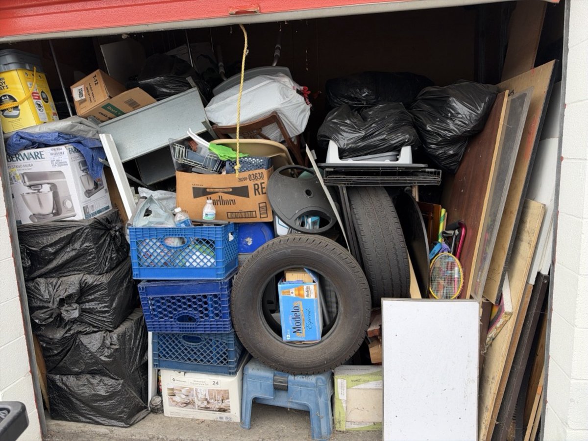 10 x 10 storage unit in Orange, CA