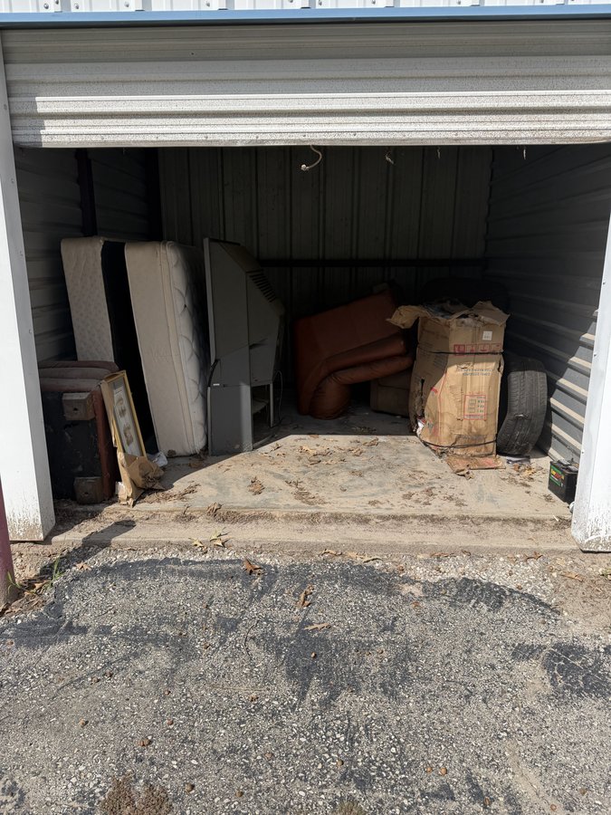 10 x 10 storage unit in Huntsville, TX