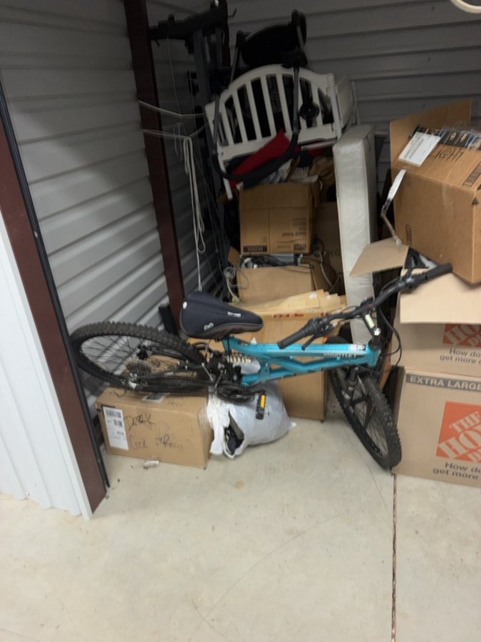 10 x 10 storage unit in Longview, TX