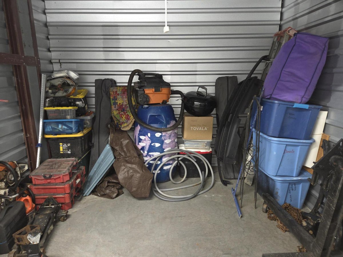 10 x 7 storage unit in Winchester, VA