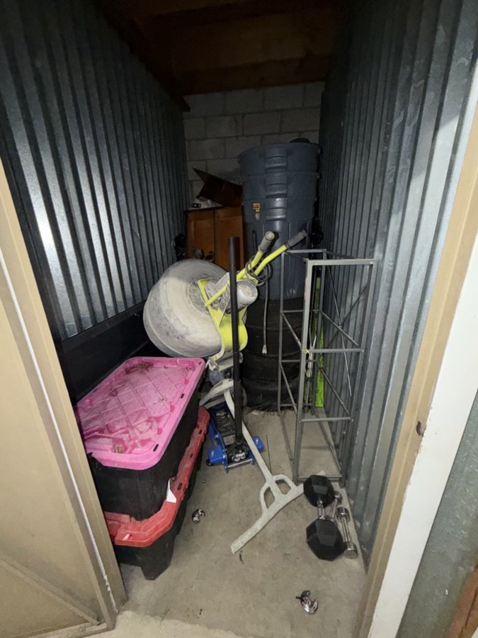 5 x 10 storage unit in North Hollywood, CA