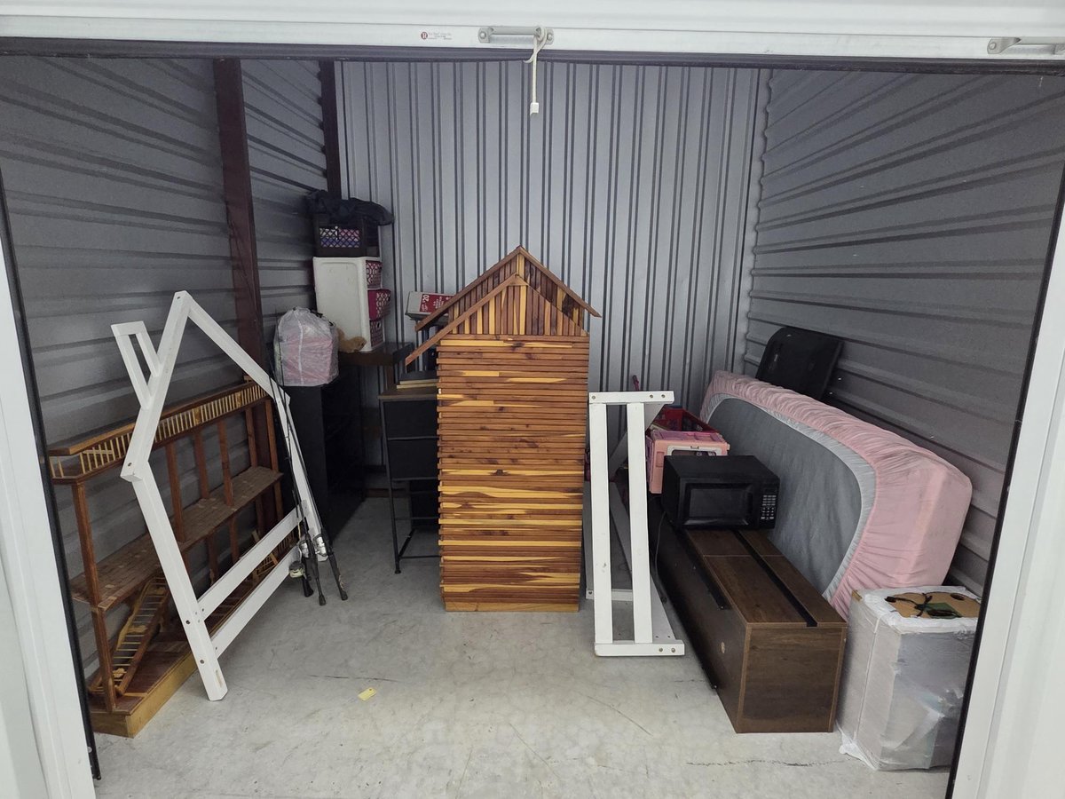 10 x 10 storage unit in Willis, TX
