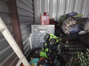 10 x 10 storage unit in Willis, TX