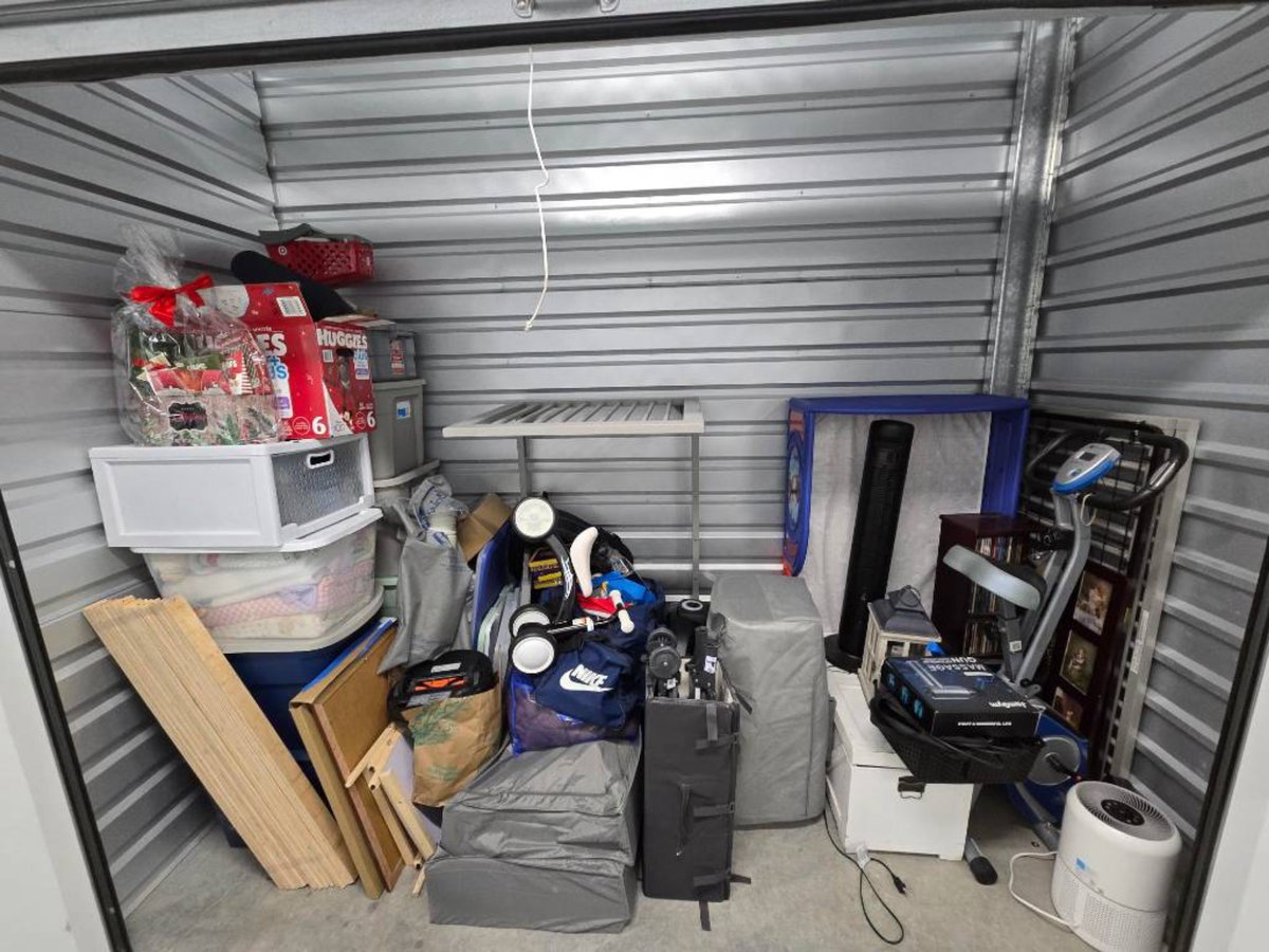 10 x 4 storage unit in Beaverton, OR