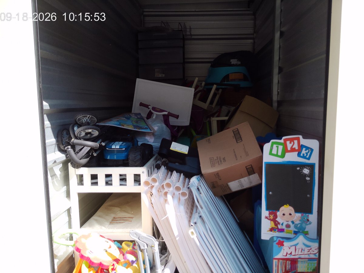 5 x 10 storage unit in Clarksville, TN