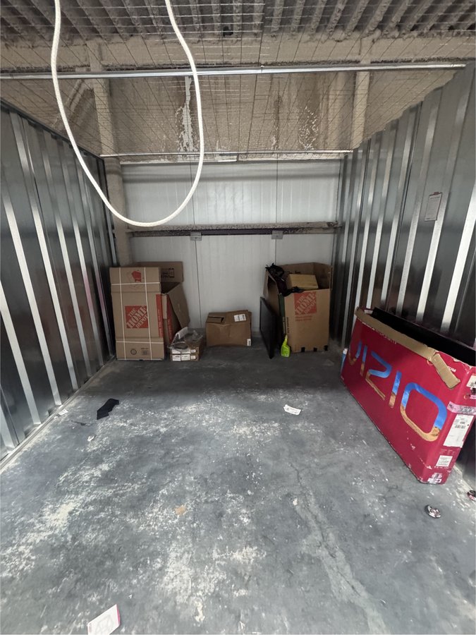 10 x 11 storage unit in Philadelphia, PA