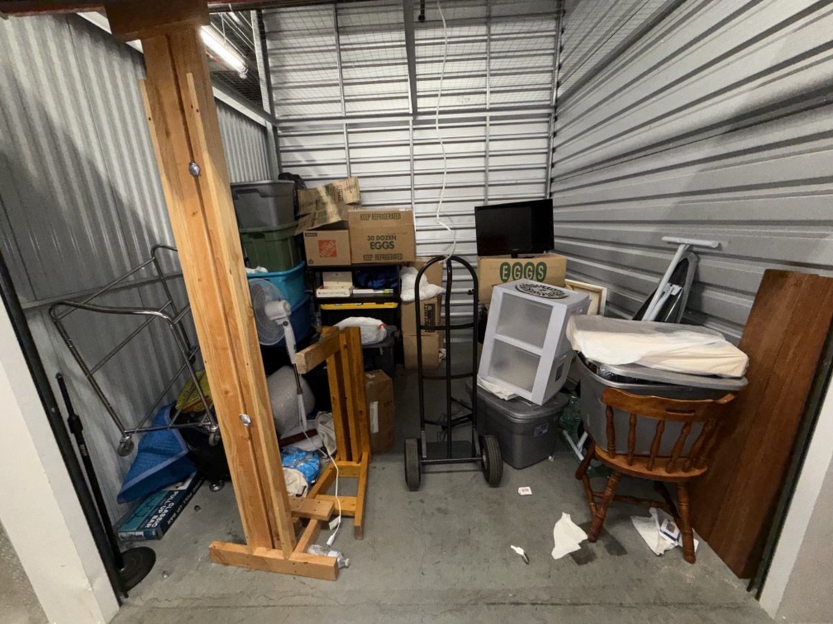 10 x 10 storage unit in North Hollywood, CA