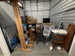 10 x 10 storage unit in North Hollywood, CA