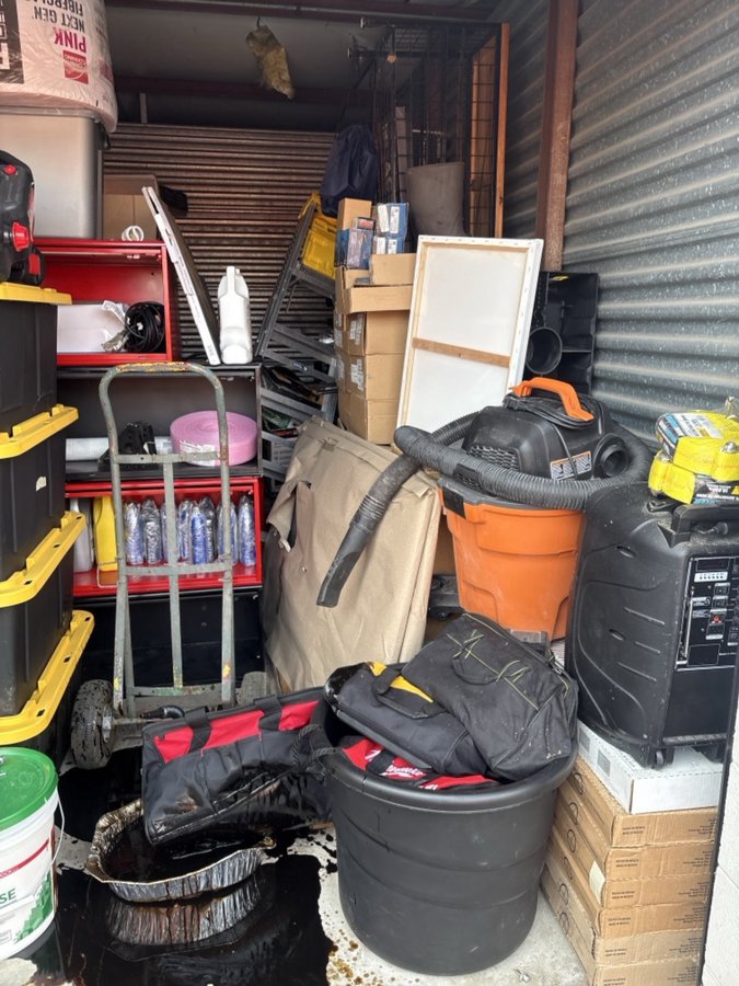 10 x 15 storage unit in Lansing, IL