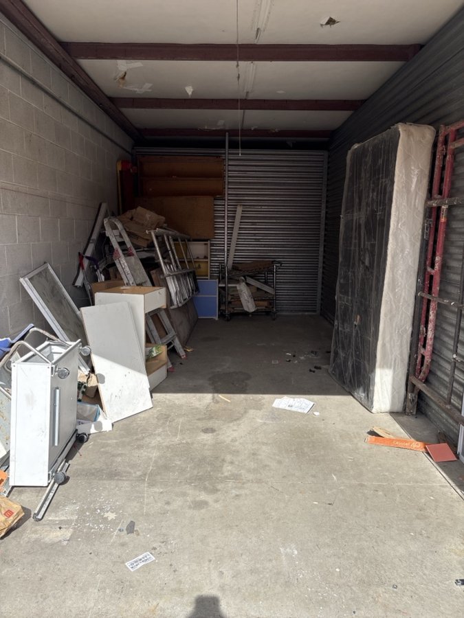 10 x 20 storage unit in Lansing, IL
