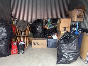 10 x 10 storage unit in Lansing, IL