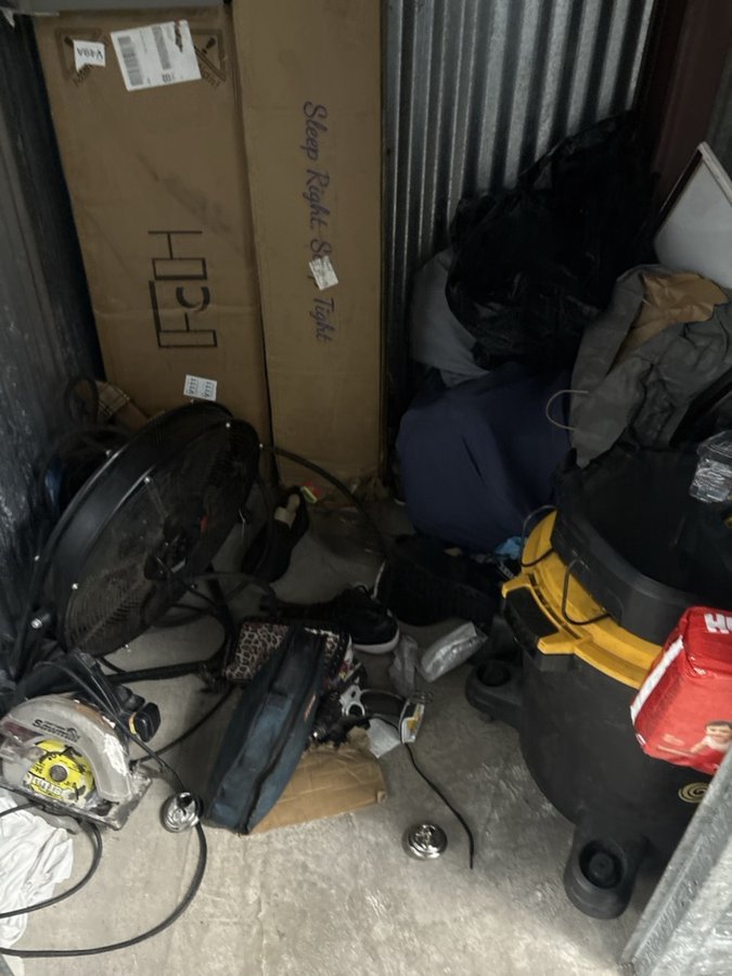 5 x 5 storage unit in Lansing, IL