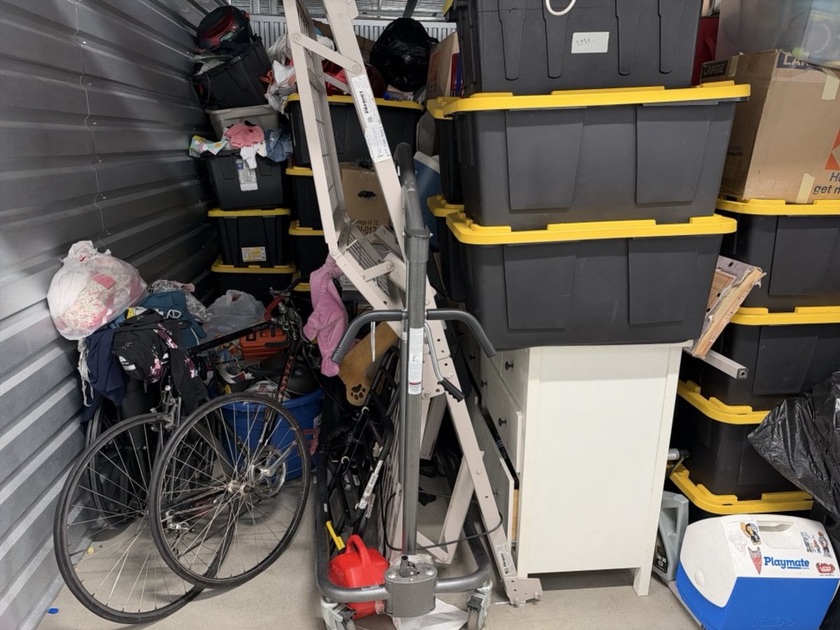 10 x 15 storage unit in Orange, CA