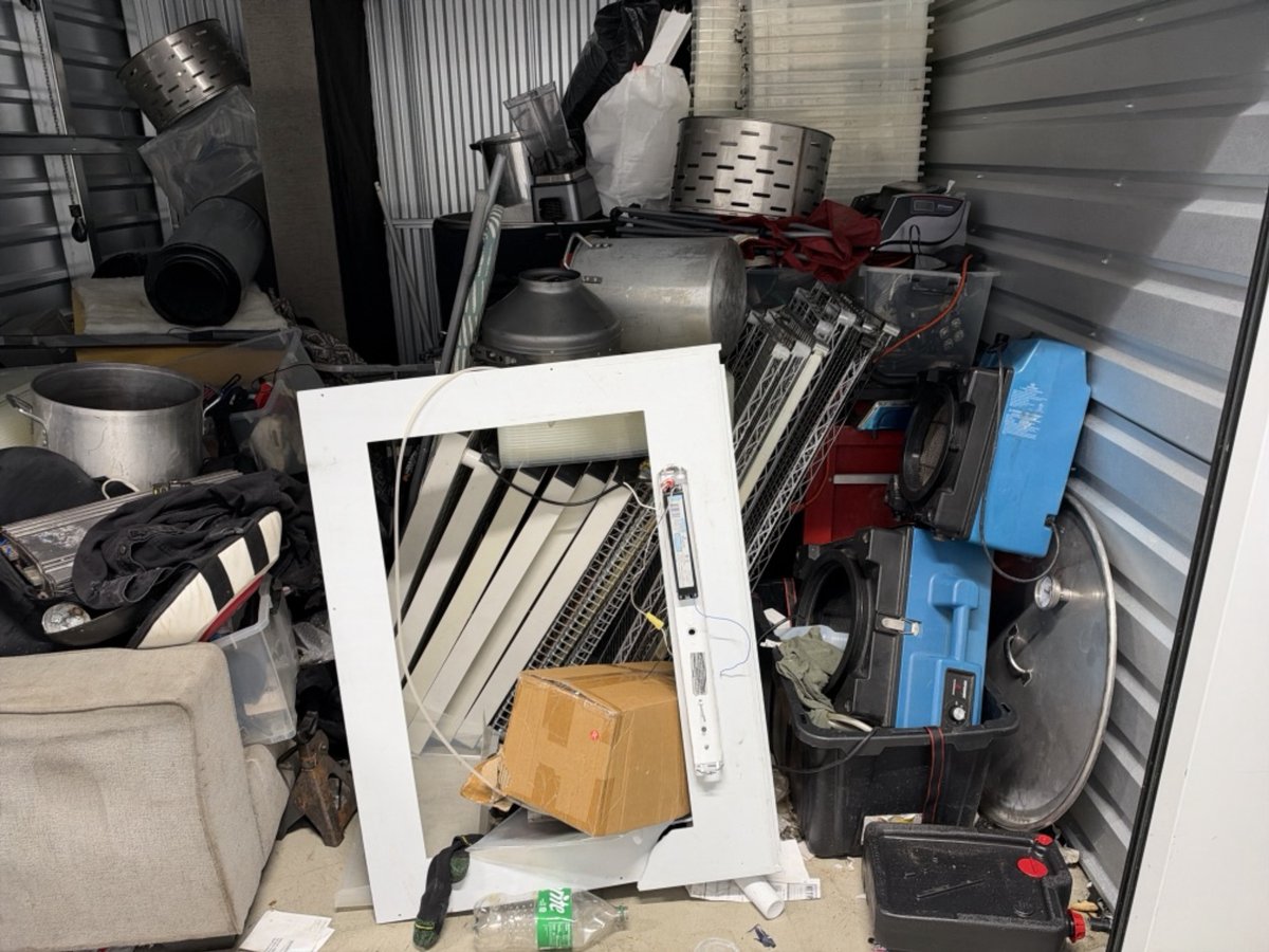 10 x 10 storage unit in Orange, CA