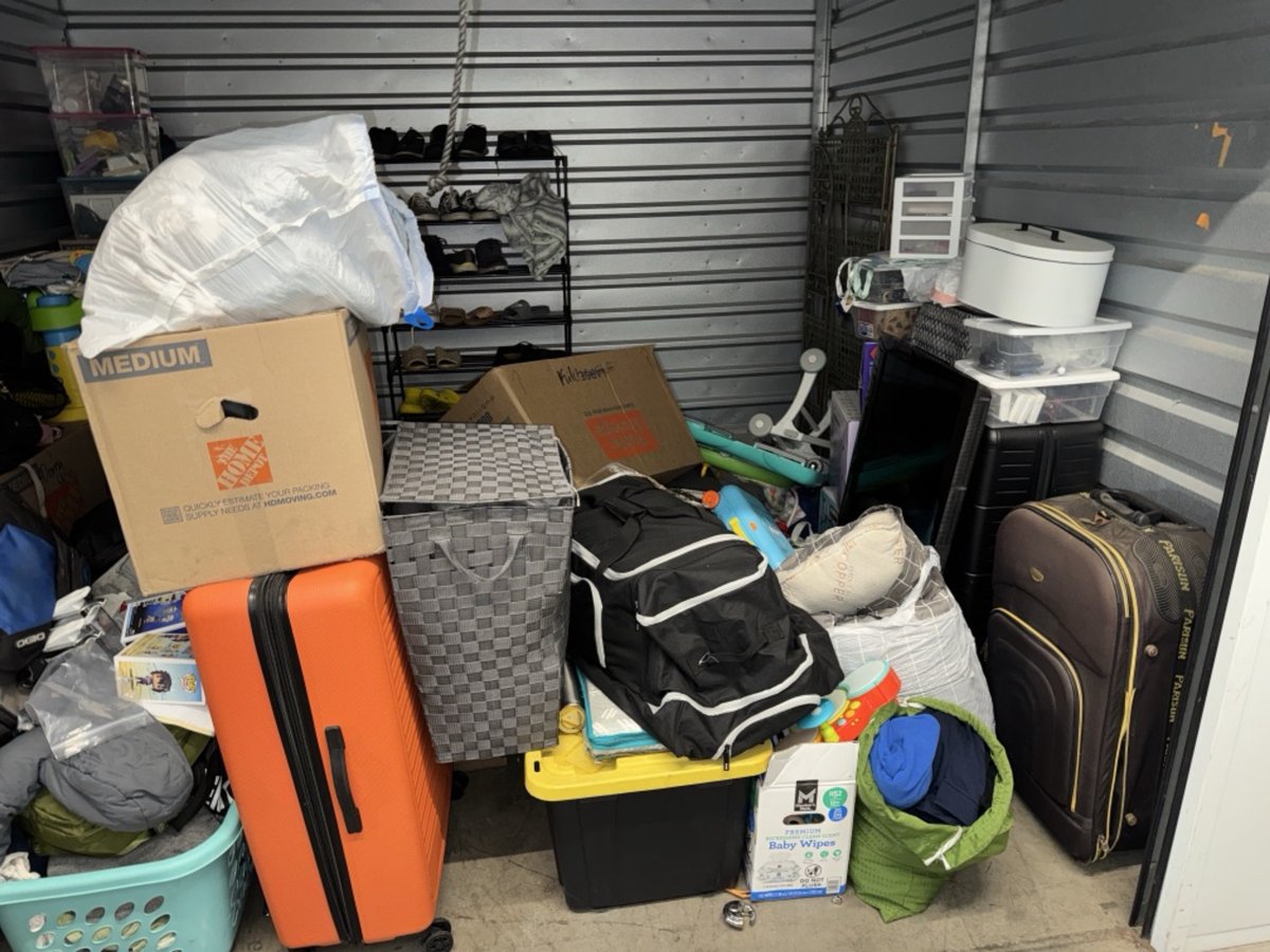 10 x 10 storage unit in Anaheim, CA