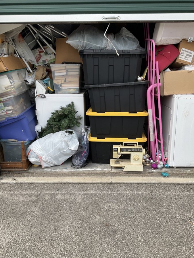 10 x 10 storage unit in Louisville, KY