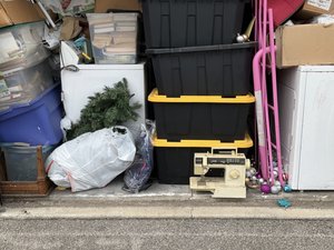10 x 10 storage unit in Louisville, KY
