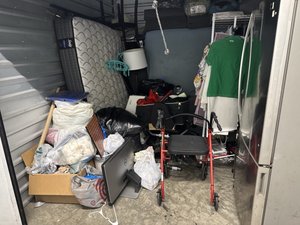 10 x 10 storage unit in Anaheim, CA