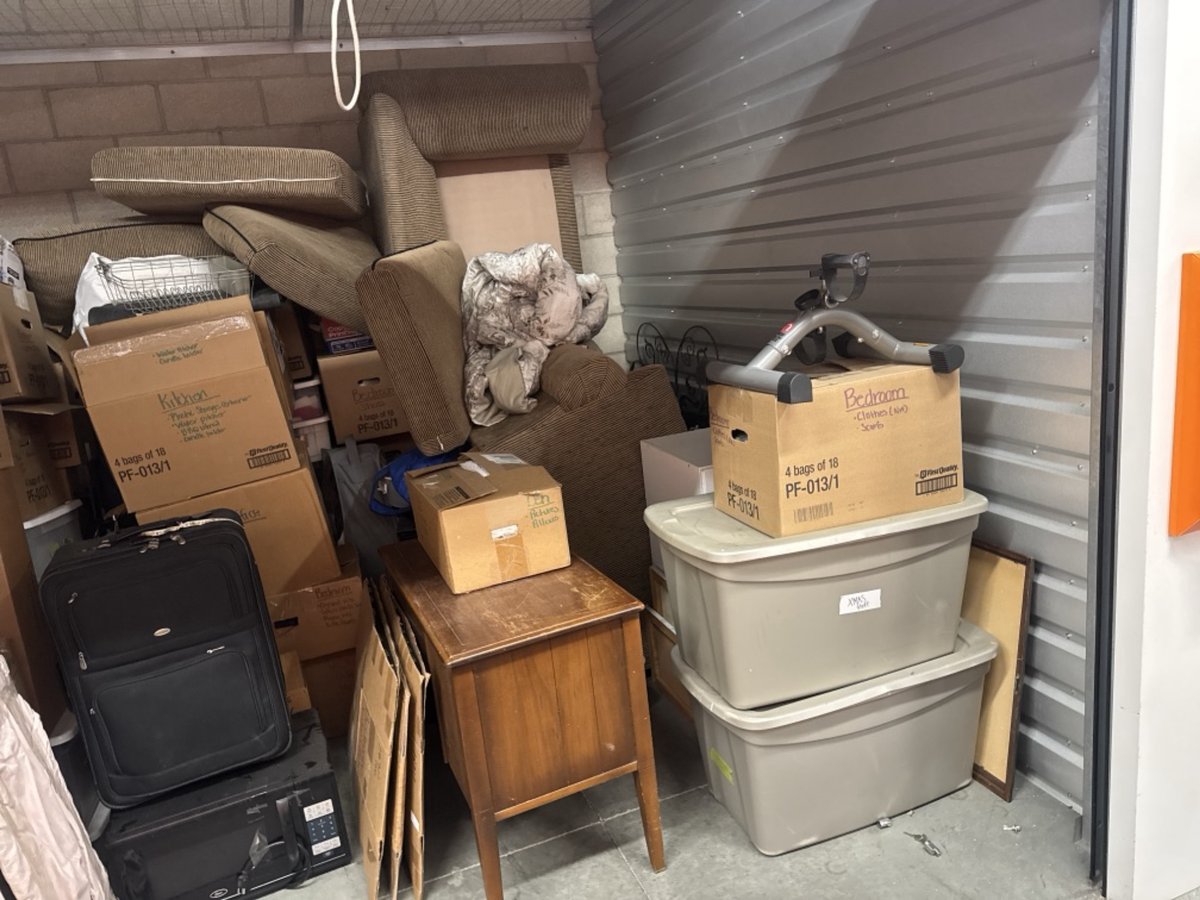 10 x 10 storage unit in Orange, CA