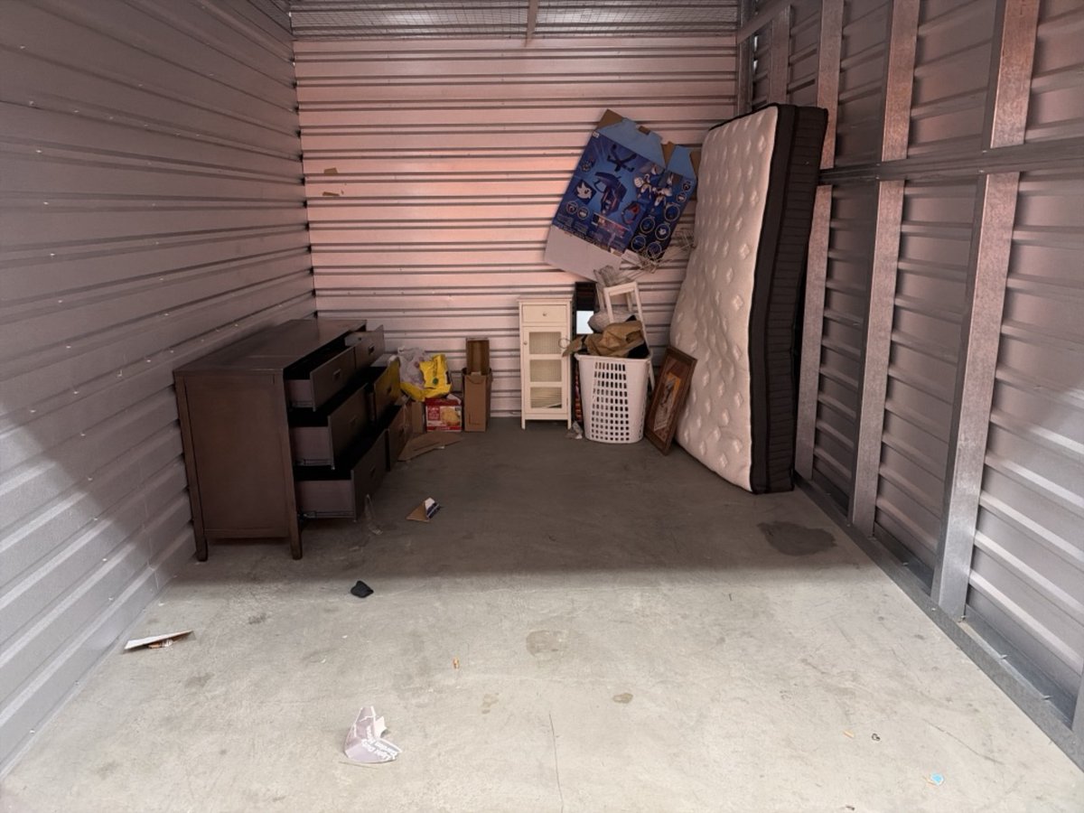 10 x 15 storage unit in Orange, CA