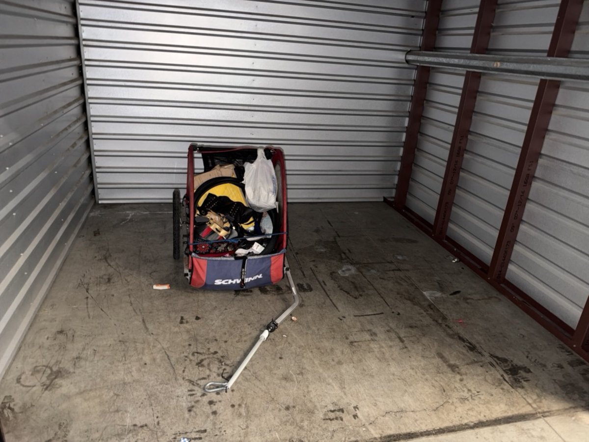 10 x 10 storage unit in Anaheim, CA