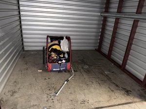 10 x 10 storage unit in Anaheim, CA