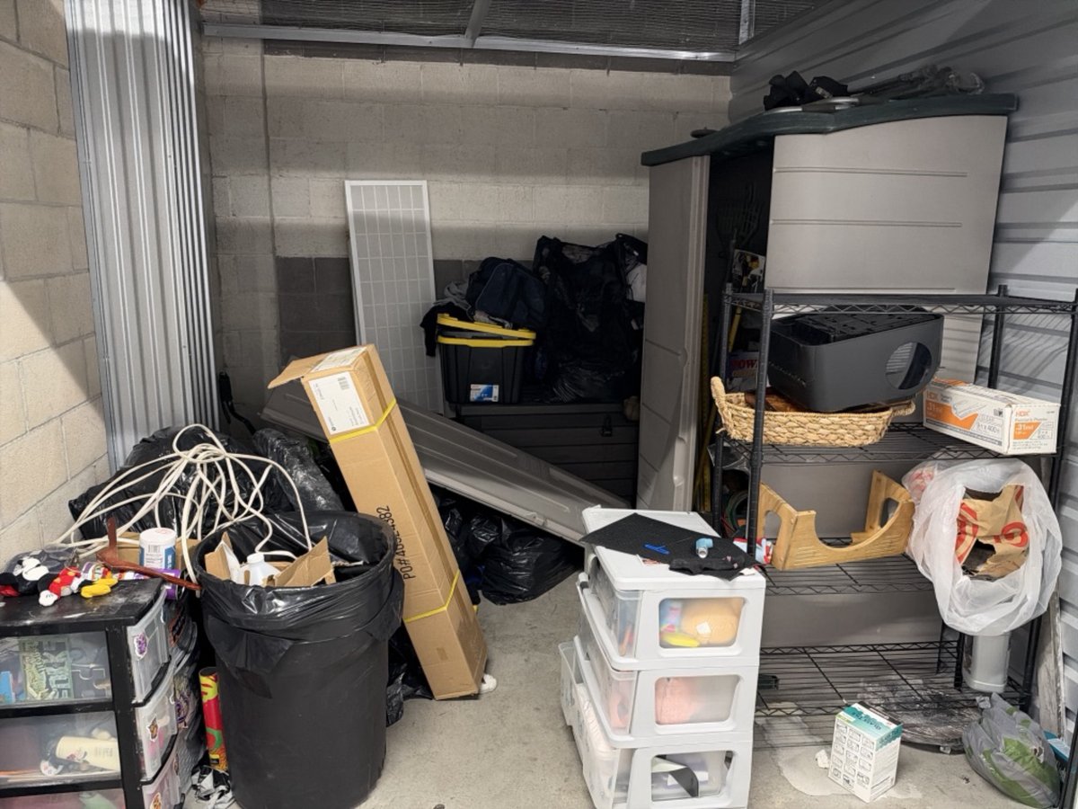 10 x 10 storage unit in Buena Park, CA