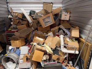 10 x 10 storage unit in Orange, CA