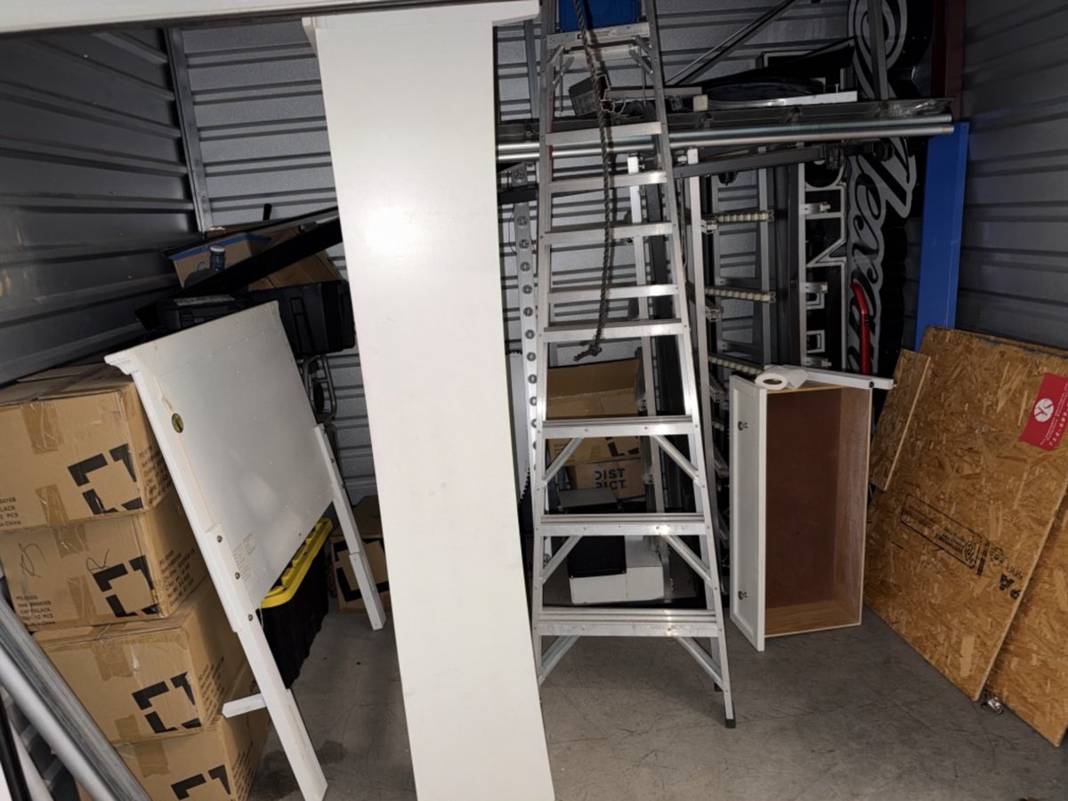 8 x 10 storage unit in Anaheim, CA