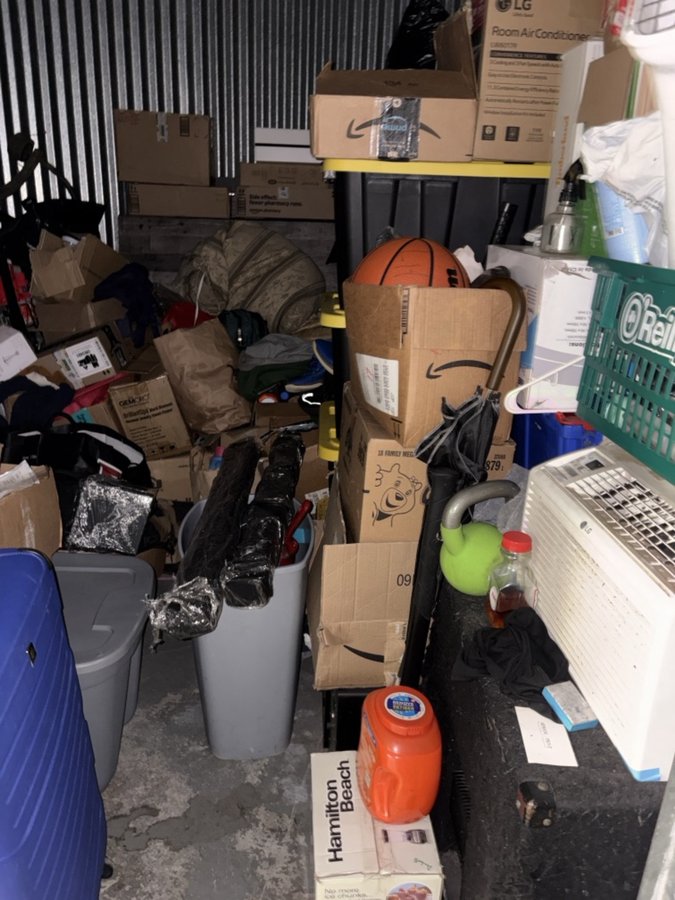 10 x 10 storage unit in Lansing, IL