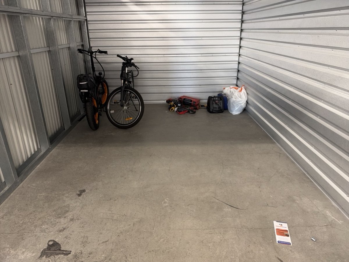 10 x 14 storage unit in Orange, CA