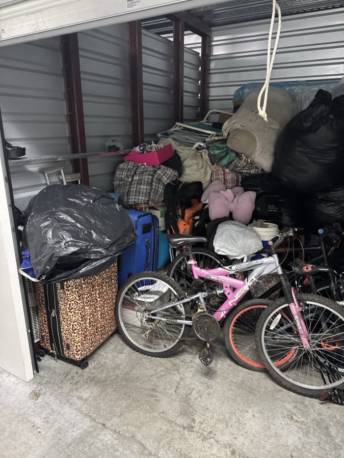 10 x 10 storage unit in Eastpointe, MI