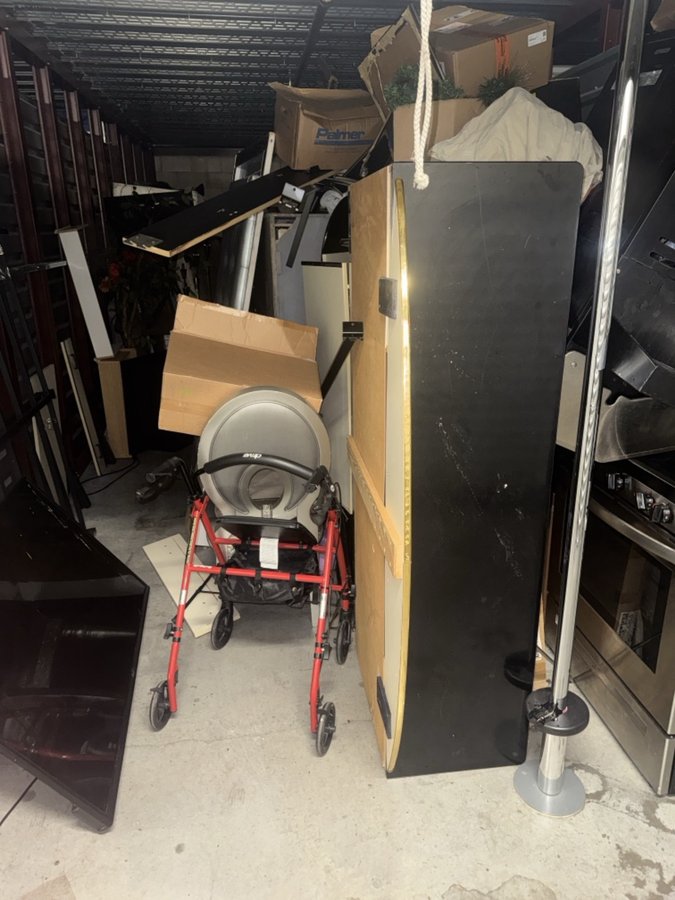 10 x 30 storage unit in Eastpointe, MI