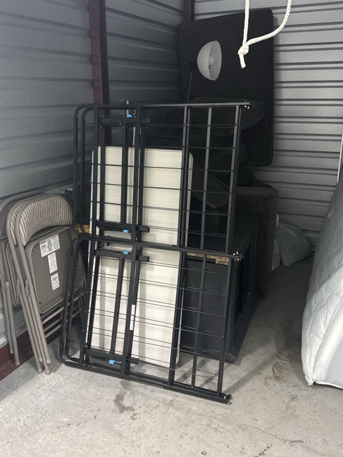 10 x 10 storage unit in Eastpointe, MI