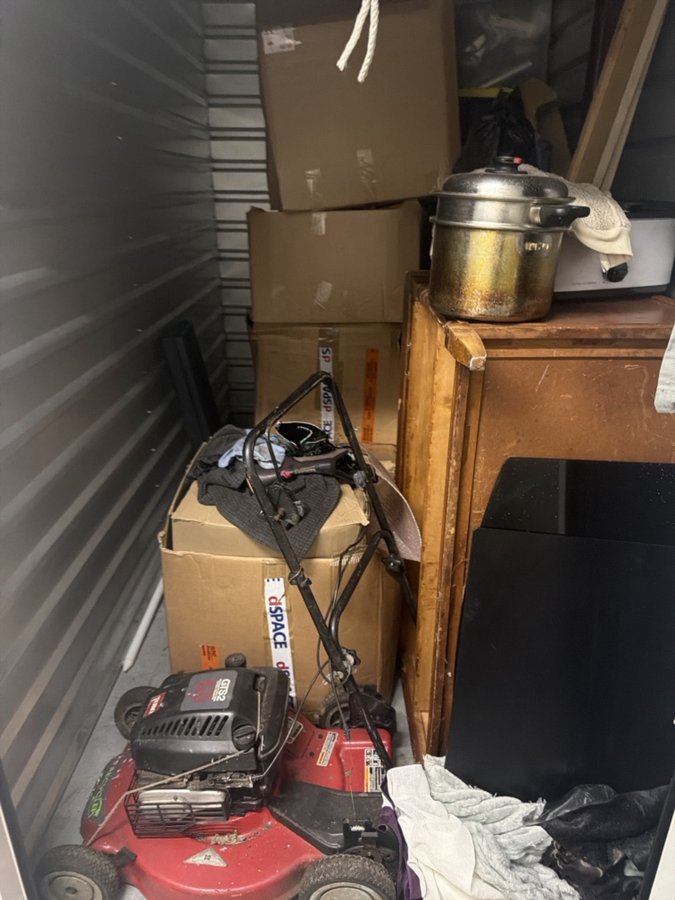 5 x 10 storage unit in Eastpointe, MI