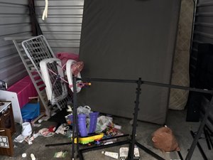 10 x 10 storage unit in Eastpointe, MI
