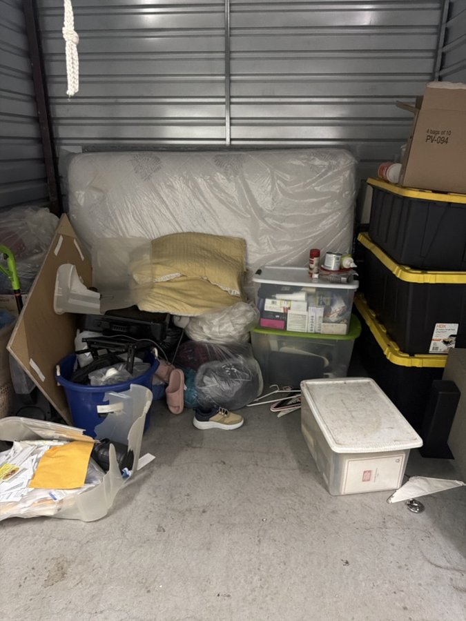10 x 10 storage unit in Eastpointe, MI