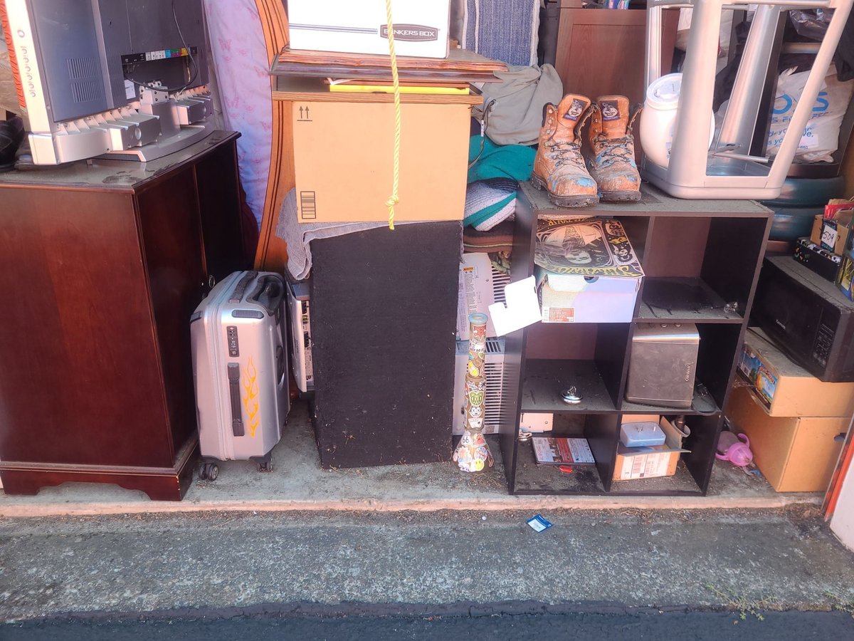 10 x 10 storage unit in Portland, OR