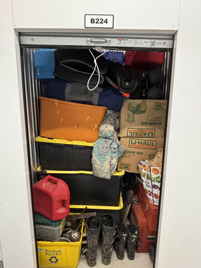 5 x 5 storage unit in Kelso, WA