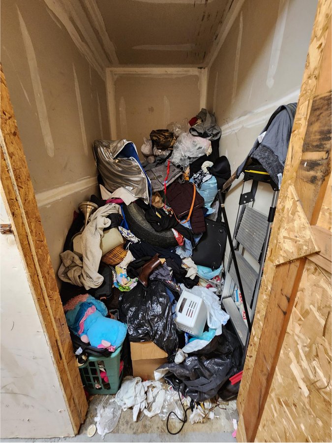 4 x 8 storage unit in Chehalis, WA