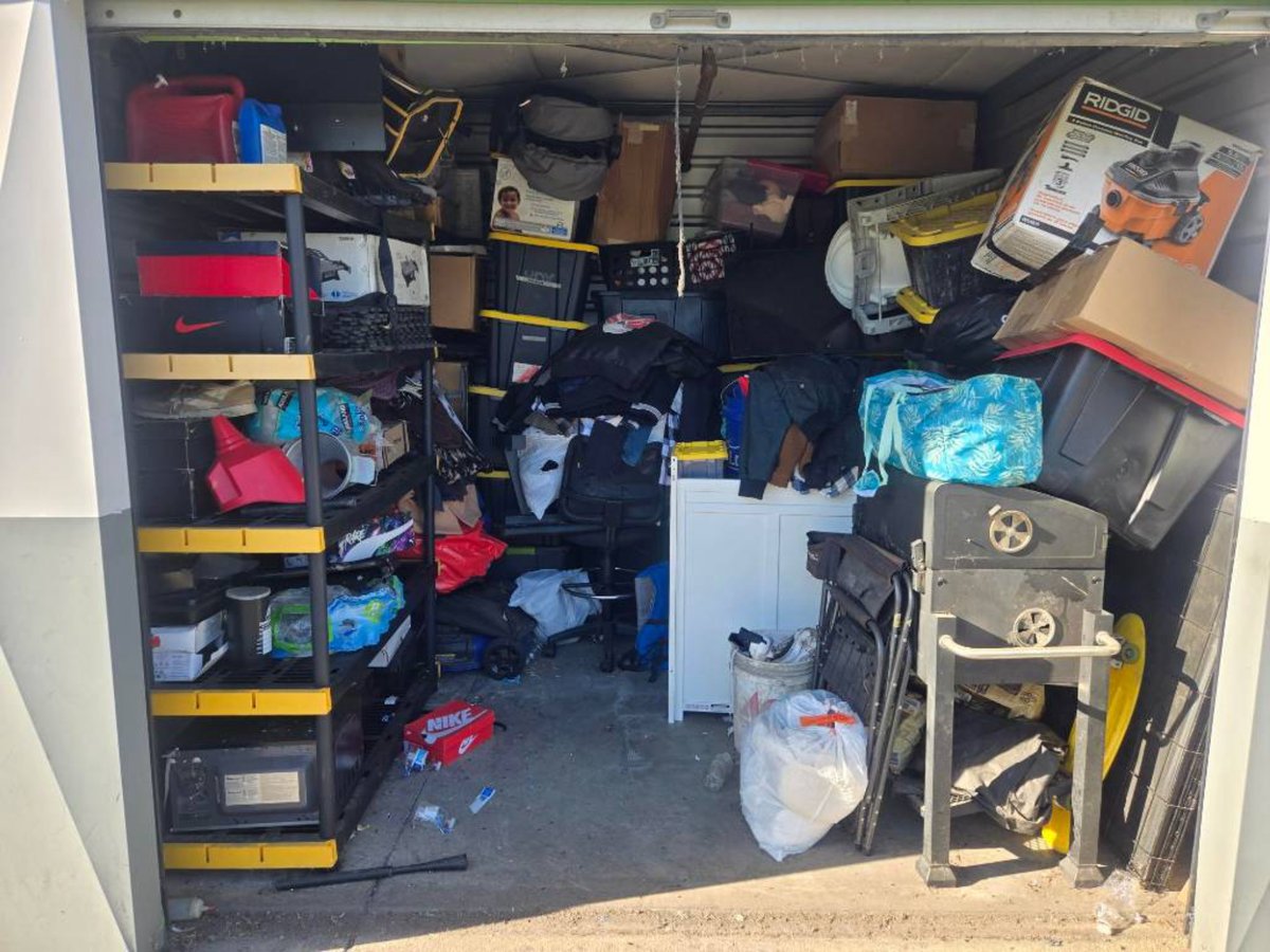 10 x 10 storage unit in Stockton, CA