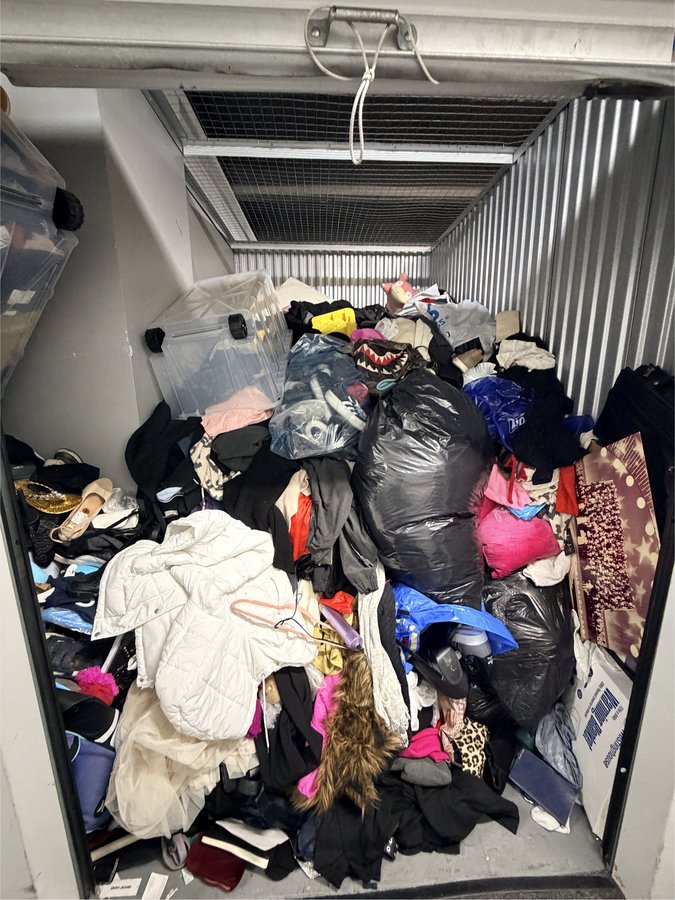 7 x 10 storage unit in Los Angeles, CA