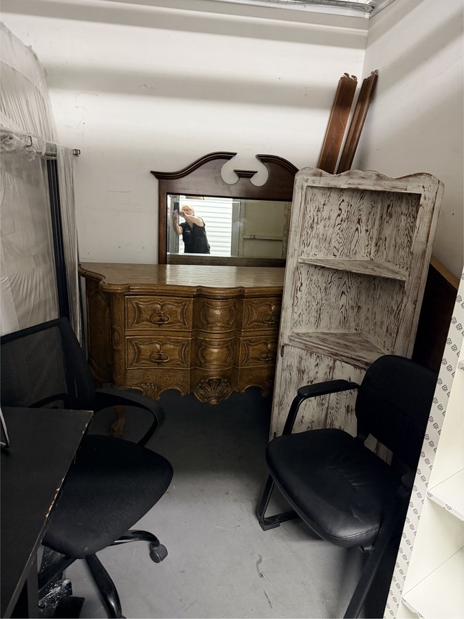 10 x 11 storage unit in Los Angeles, CA