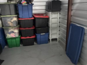 10 x 10 storage unit in Lansing, IL