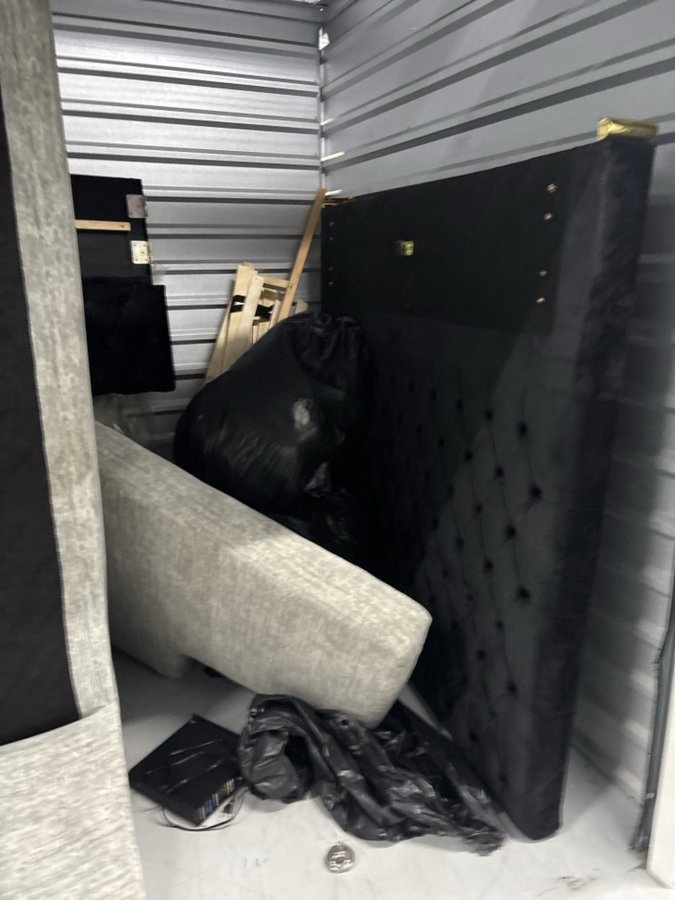 10 x 7 storage unit in Lansing, IL