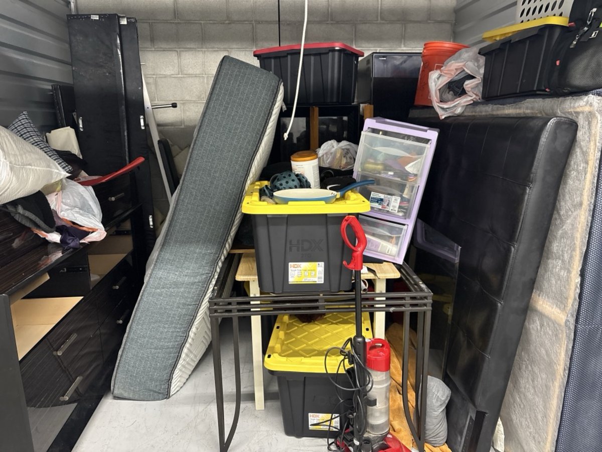 10 x 10 storage unit in Lansing, IL