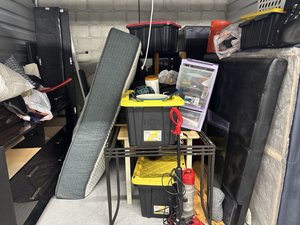10 x 10 storage unit in Lansing, IL